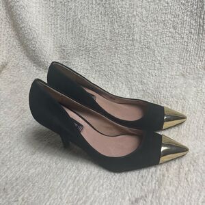 Steven by Steve Madden leather Black suede Heels metal Gold Accent SZ8.5